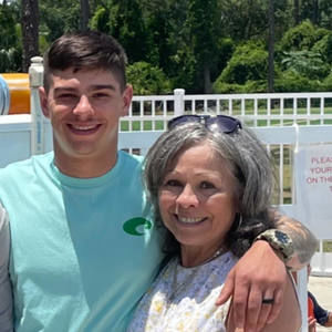 Meet your Posher, Mona